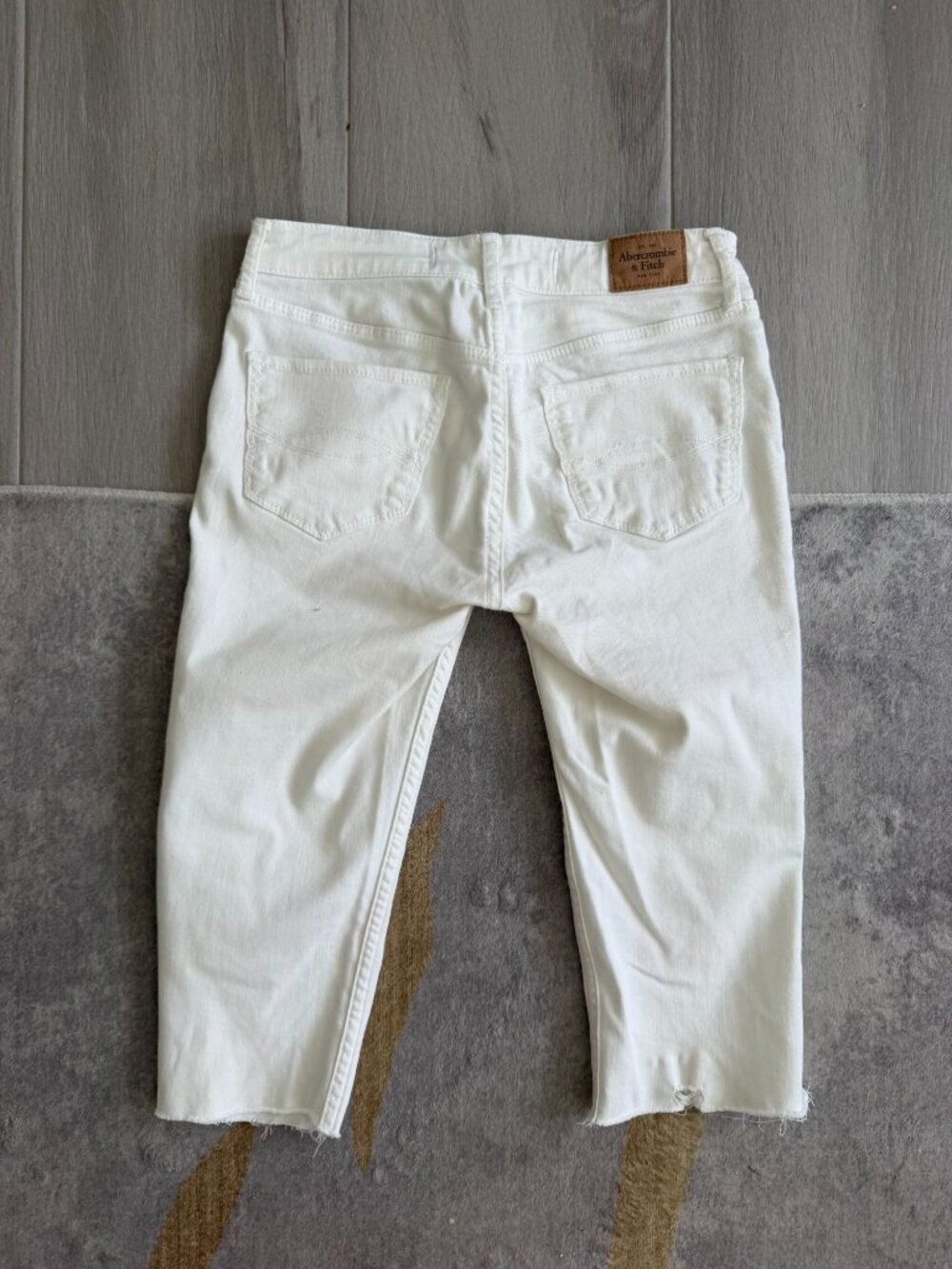 ABERCROMBIE & FITCH White Capri Jeans Size US 2